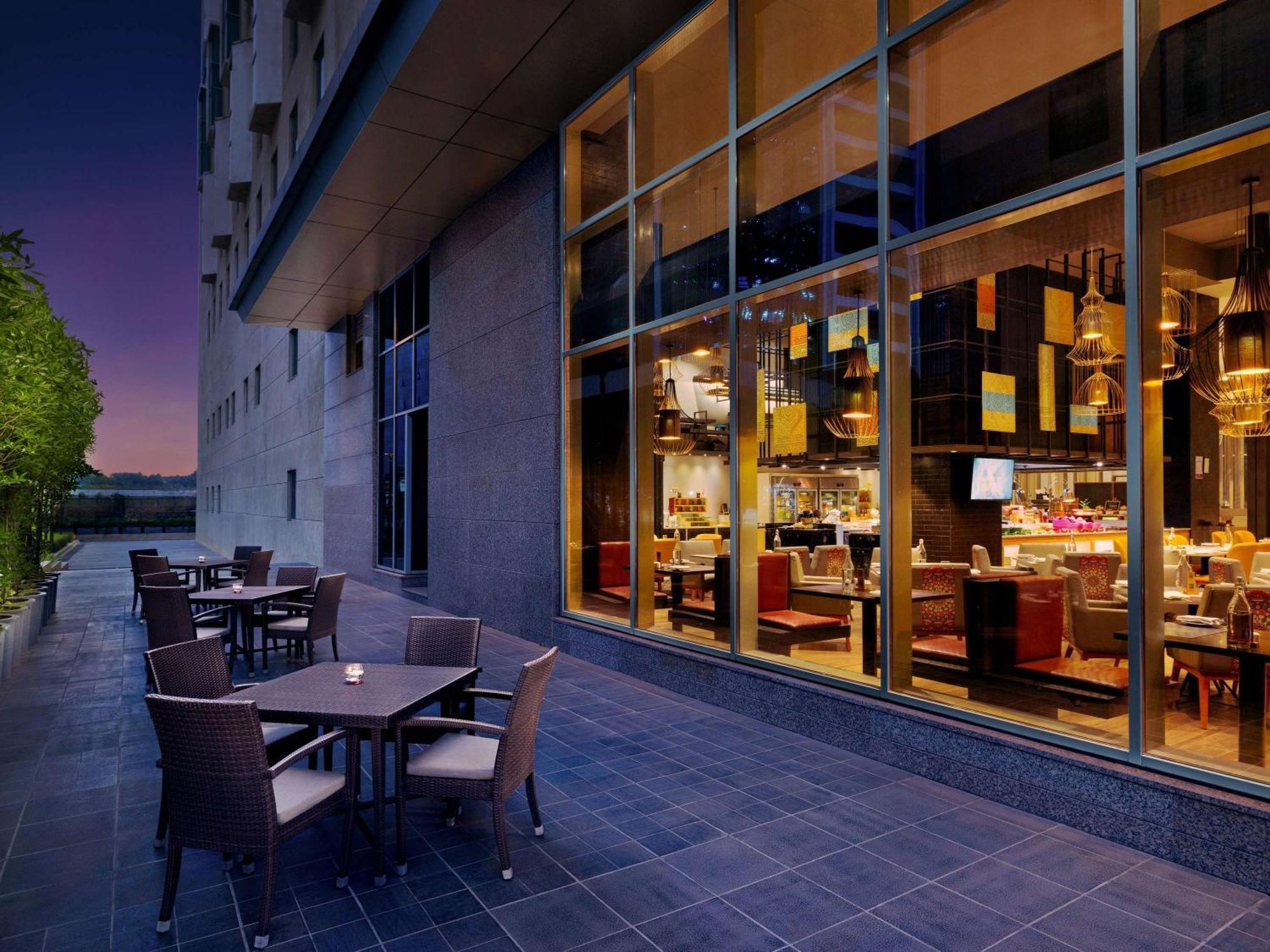 Grand Mercure Ahmedabad Gift City - An Accor Hotels Brand Gandhinagar Exteriör bild